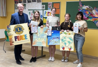 Gewinnerinnen Lions Friedensplakat